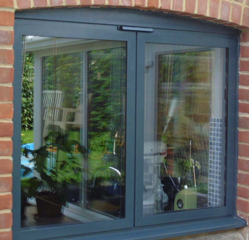 Flush casement window